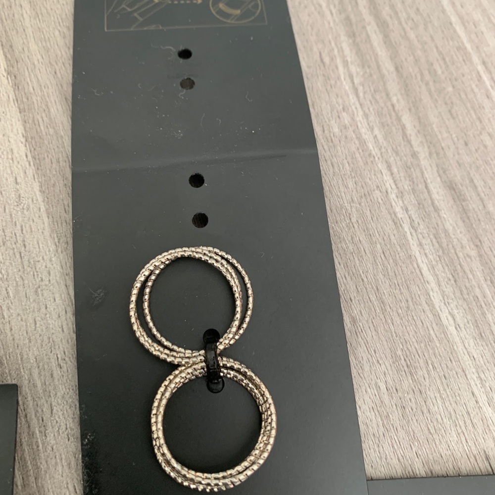 NWT forever 21 jewelry. 2 Hand chain, choker, ring